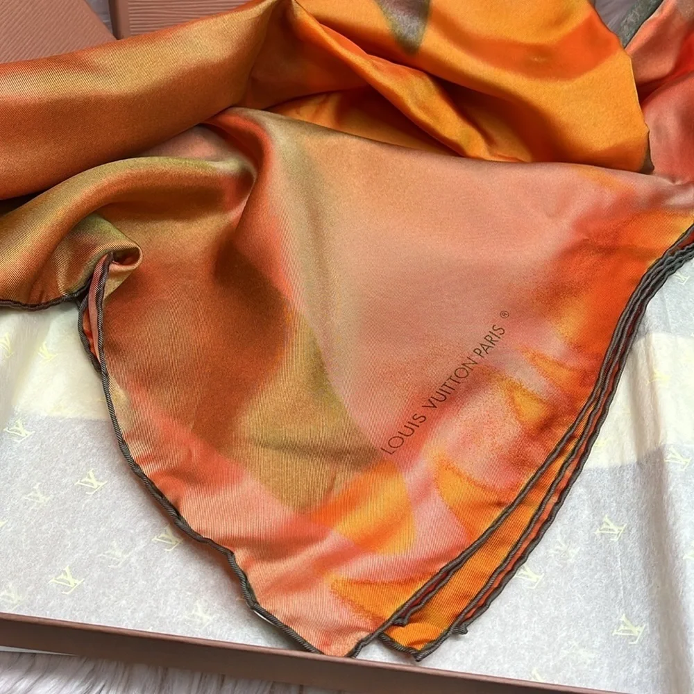 LOUIS VUITTON VINTAGE SILK SCARF